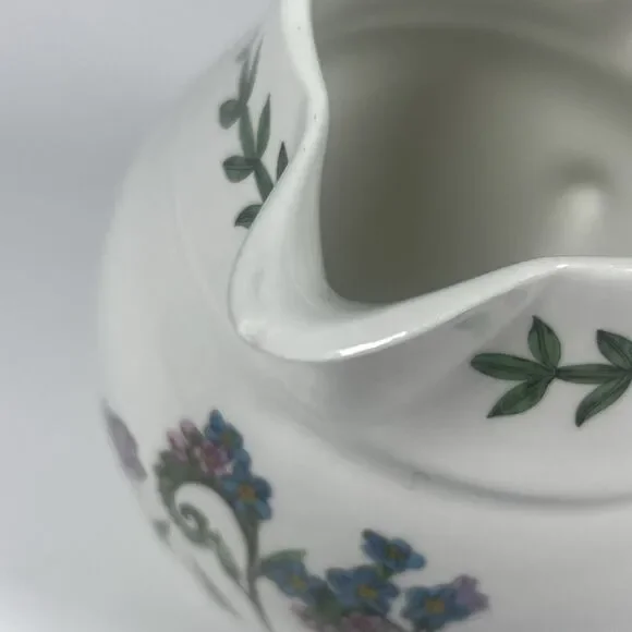 Portmeirion Botanic Garden Forget Me Not 5" Staffordshire Pitcher Jug 24oz chip - Picture 8 of 8